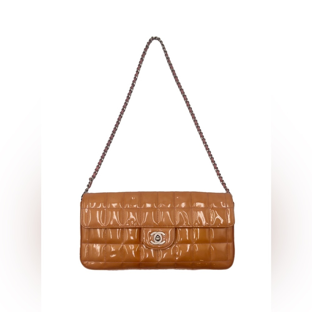 ✨$1,999✨ Chanel Patent Leather Chocolate Bar Bag